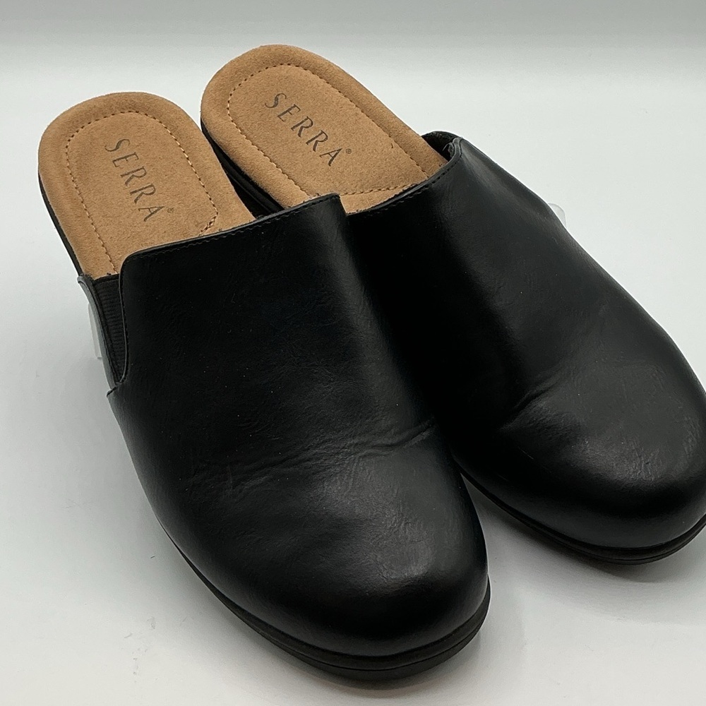 Serra women’s Black Slip-On clogs/mules, size 9